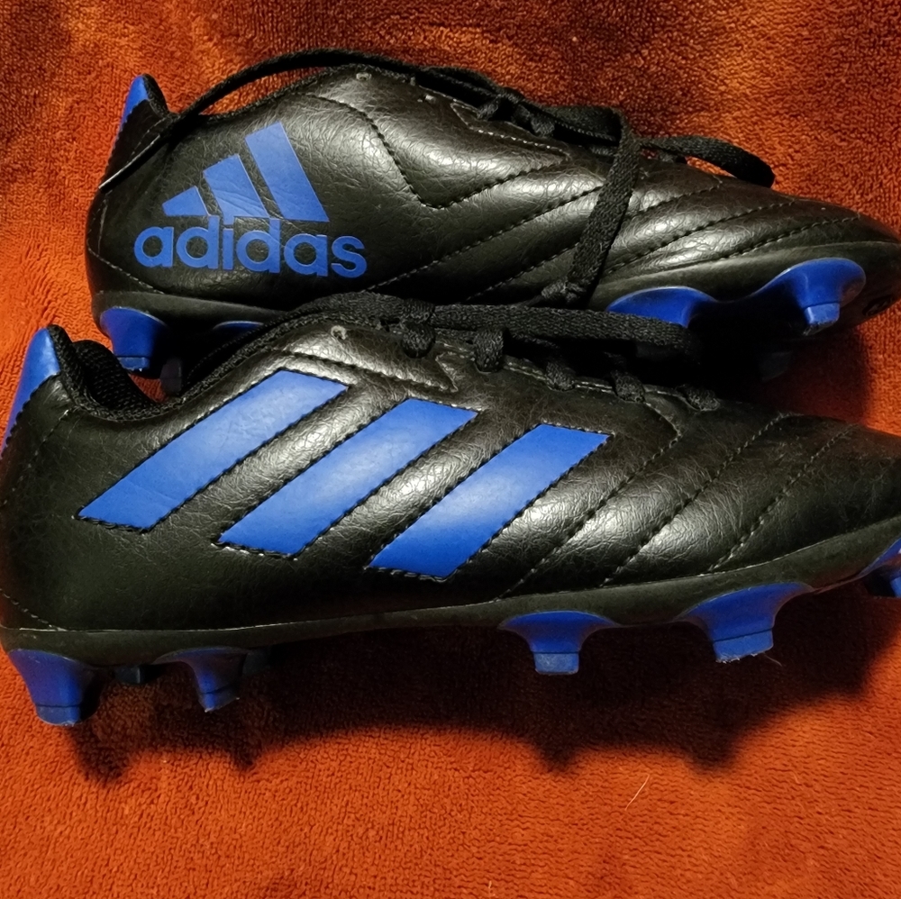 Youth boys size 1.5 adidas soccer cleats